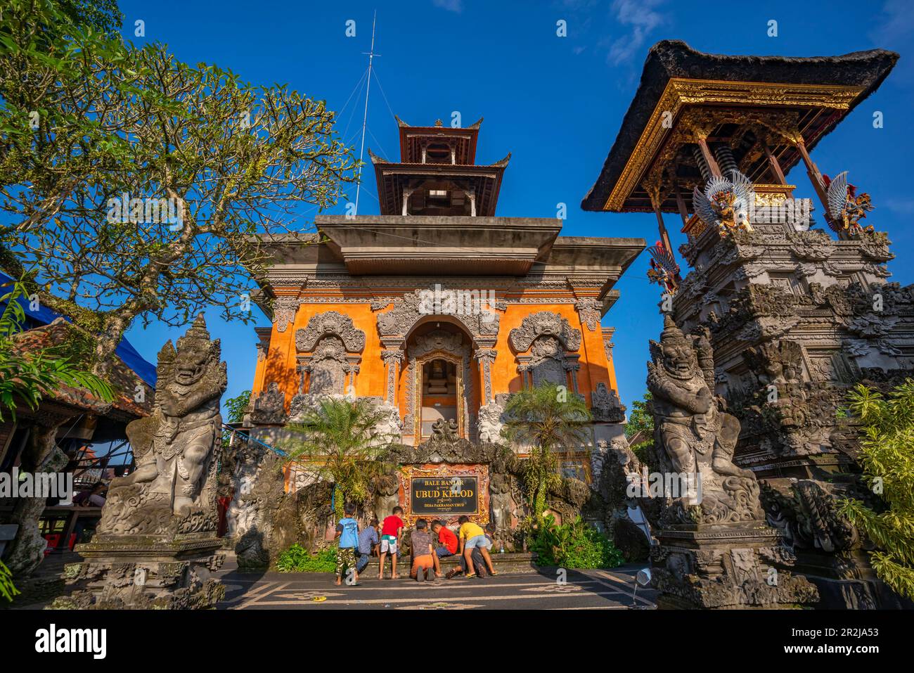 View of Bale Banjar Temple in Ubud, Ubud, Kabupaten Gianyar, Bali, Indonesia, South East Asia, Asia Stock Photo