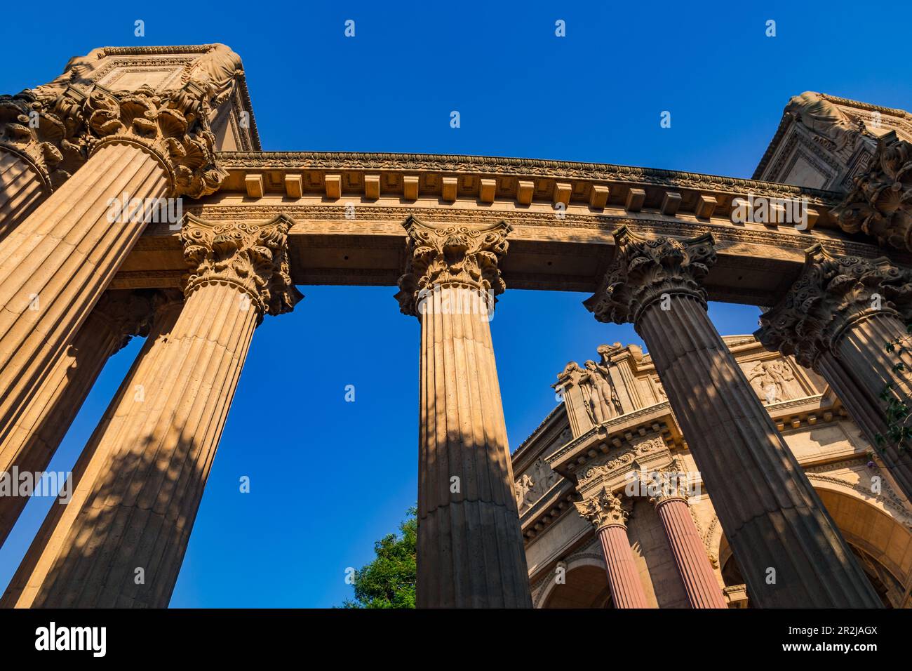 The great arch and pillars of the Palace of Fine Arts in the Marina District in San Francisco, Bay Area, California, United States Stock Photo