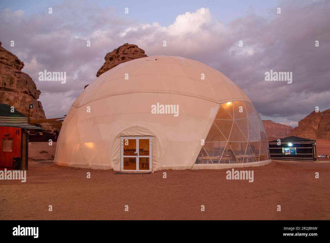 Bubble Dome Tent Camp in Wadi Rum,Jordan Stock Photo Alamy