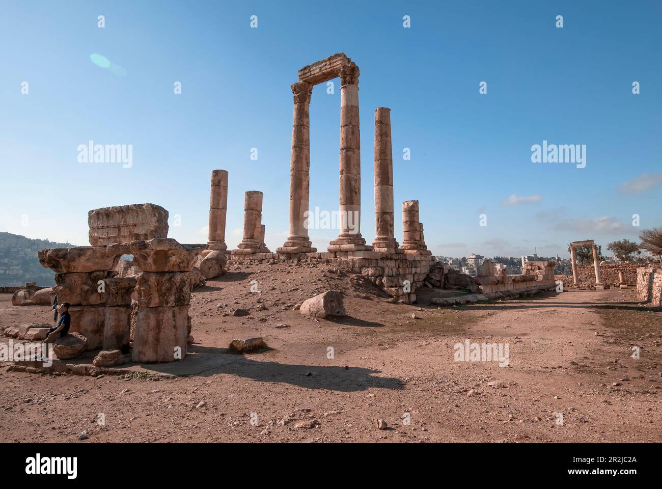 temple-of-hercules-roman-temple-the-amman-citadel-jordan-stock-photo