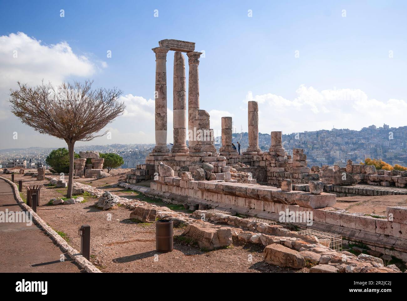 temple-of-hercules-roman-temple-the-amman-citadel-jordan-stock-photo