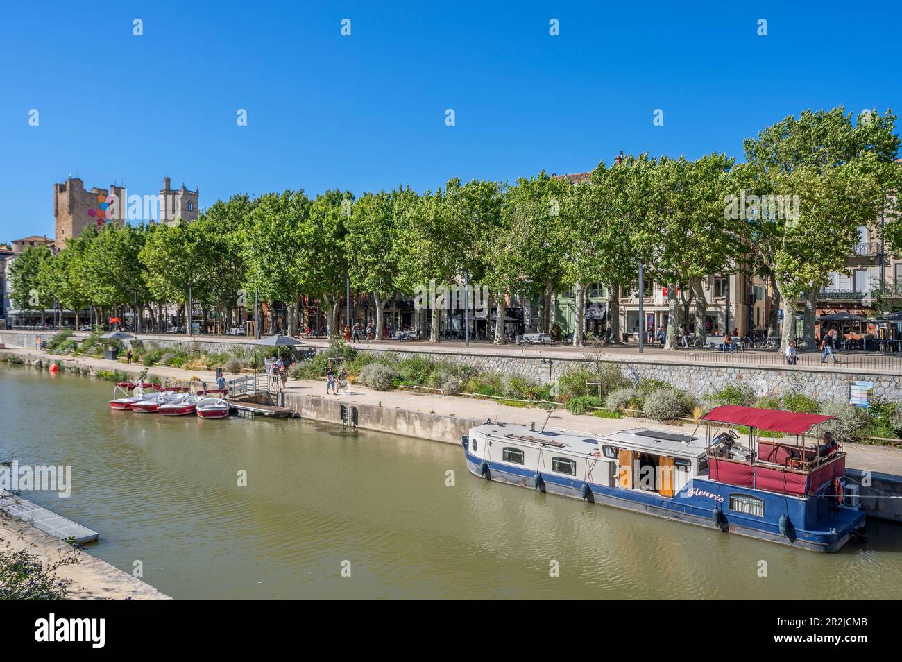 Canal de la Robine with Archbishop's Palace, Narbonne, Aude, Languedoc-Roussillon, Occitanie, Languedoc-Roussillon-Midi-Pyrénées, France Stock Photo