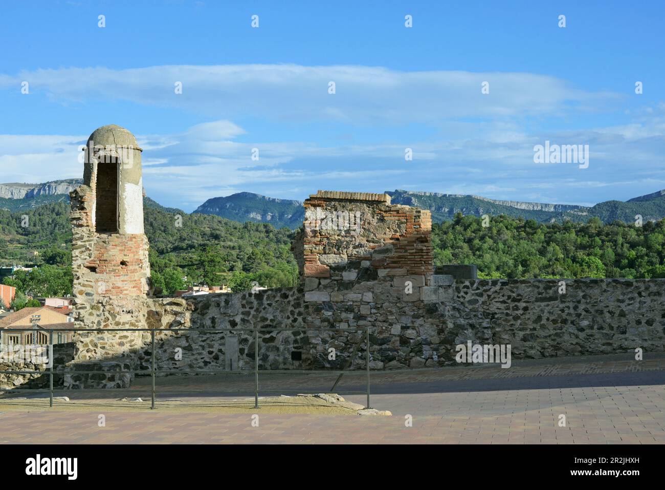 Castle of falset hires stock photography and images Alamy