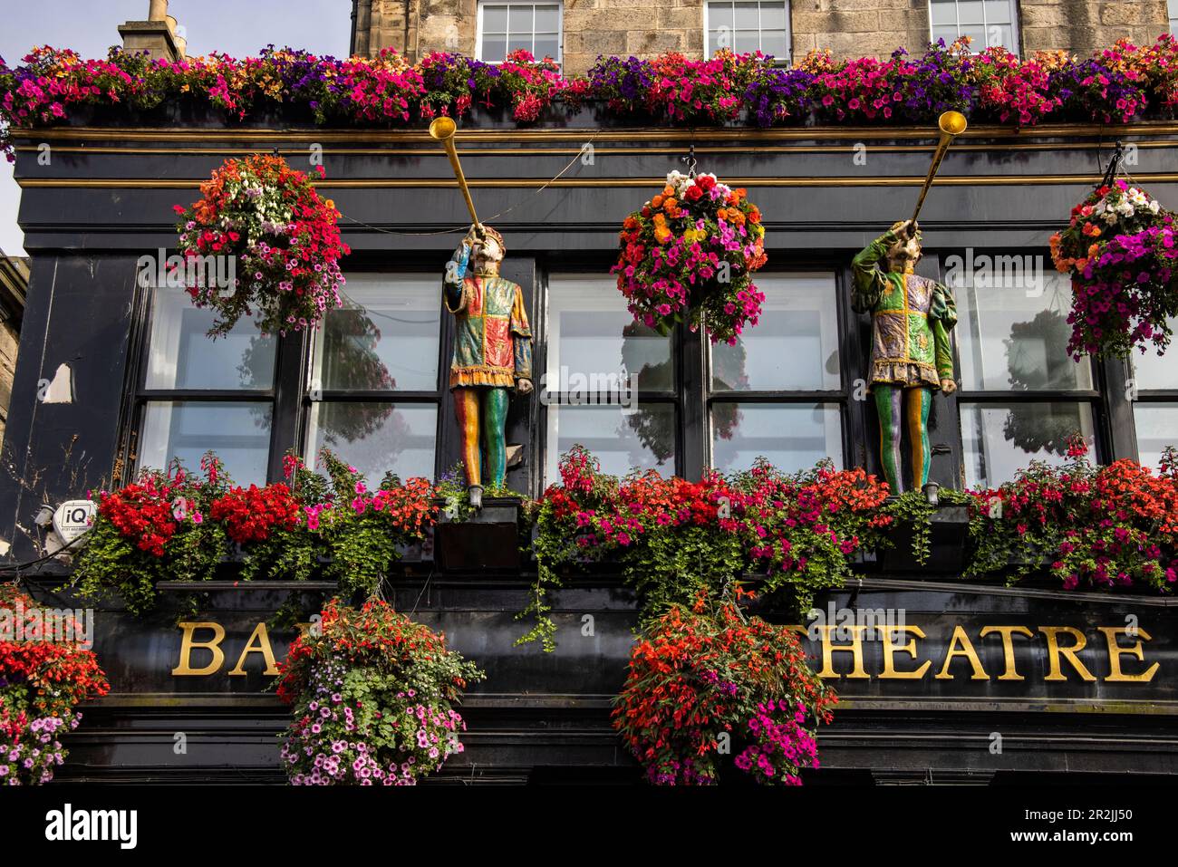 Exterior view of the Theater Royal Bar and Restaurant with decorative statues and magnificent flower baskets, Edinburgh, Scotland, United Kingdom, Eur Stock Photo
