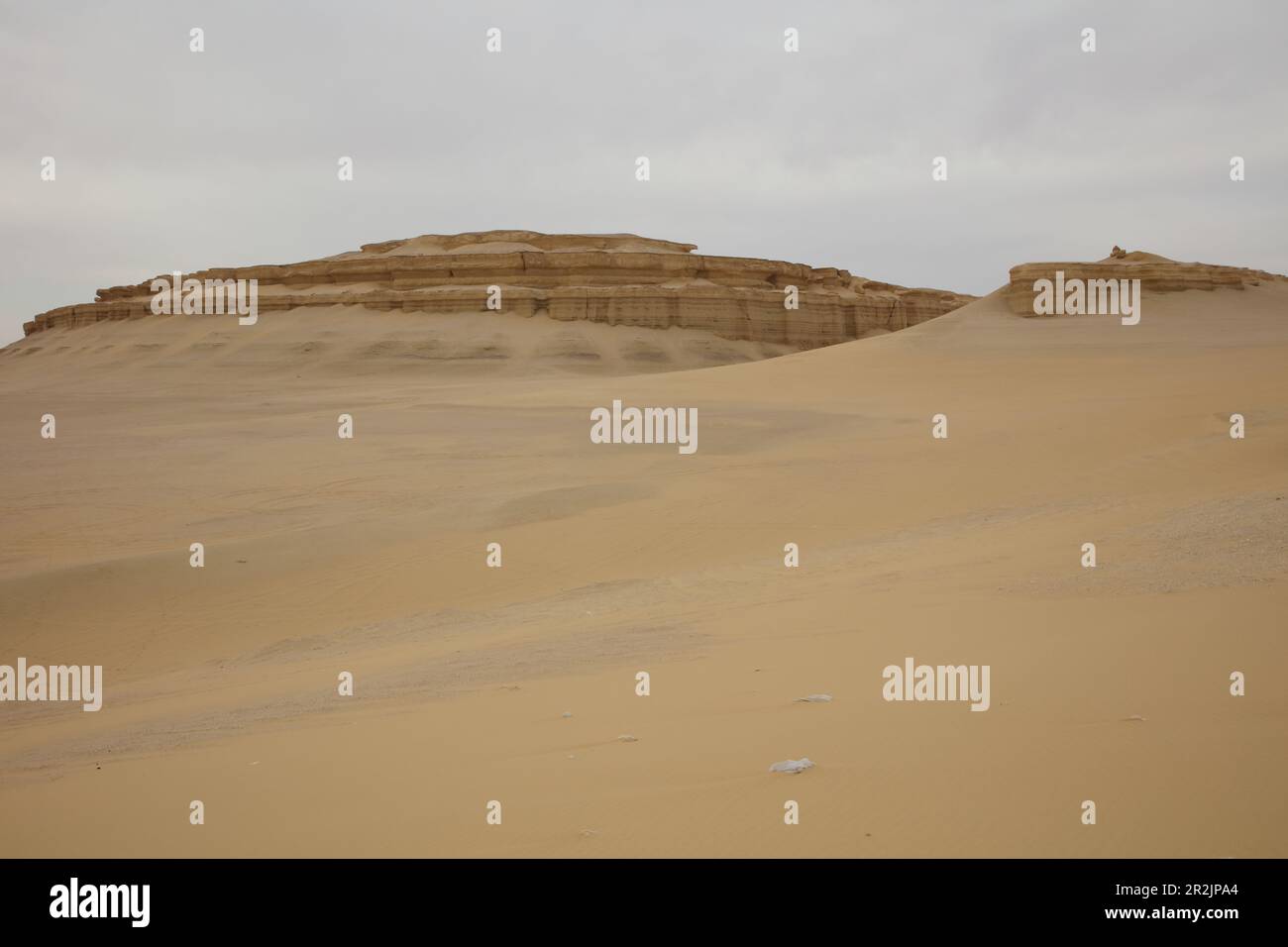 Valley S With Rounded Rocks El rayan valley hi-res stock photography and images - Alamy