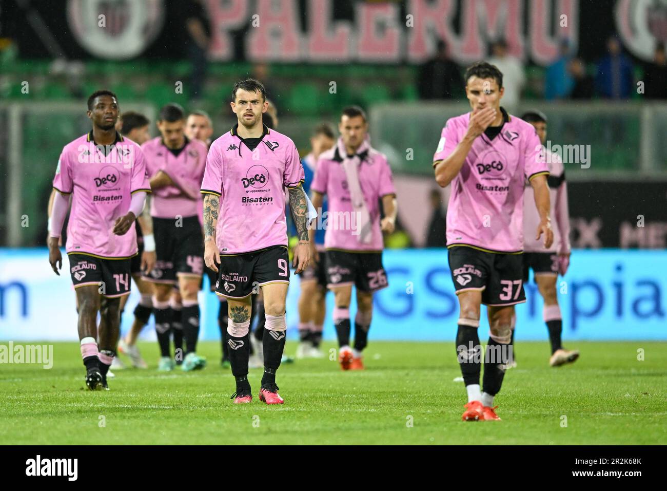 Palermo, Italy. 17th Mar, 2023. Gennaro Tutino (Palermo) celebrates the  victory during Palermo FC vs Modena FC, Italian soccer Serie B match in  Palermo, Italy, March 17 2023 Credit: Independent Photo Agency/Alamy