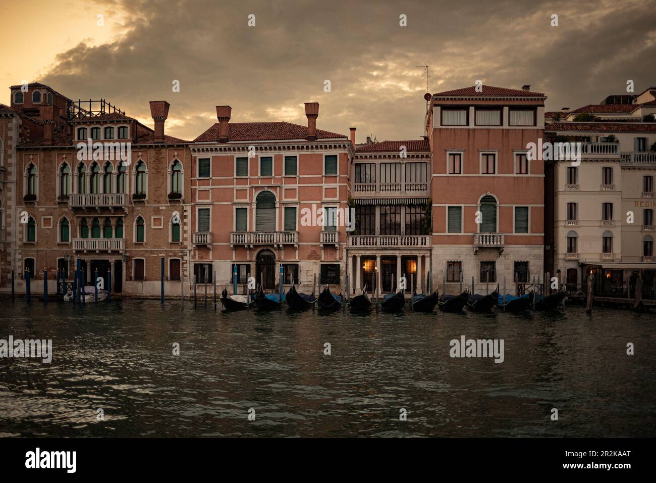 Venetian palazzos hi-res stock photography and images - Alamy