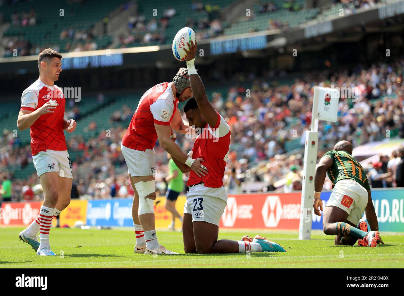 Great Britain’s Api Bavadra celebrates scoring his sides second try ...