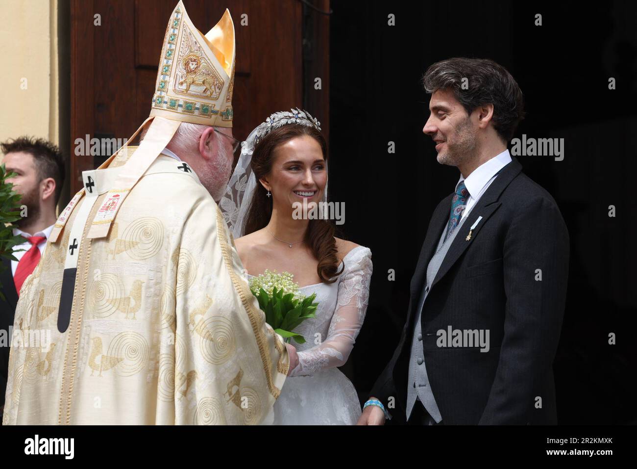 Munich, Germany. 20th May, 2023. Ludwig Prince of Bavaria (r) and his wife Sophie-Alexandra Princess of Bavaria speak with Cardinal Reinhard Marx, Archbishop of Munich and Freising, after their church wedding in front of the Theatinerkirche. Around 1,000 guests are expected to attend the festivities. Credit: Karl-Josef Hildenbrand/dpa/Alamy Live News Stock Photo