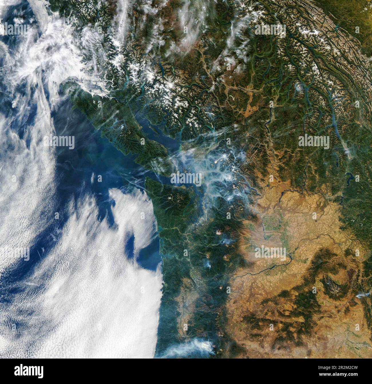 Smoke plumes spanning hundreds of kilometers from fires in Washington ...