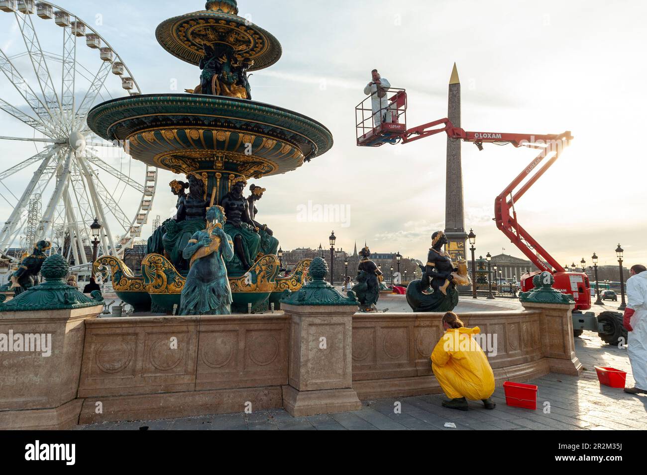 Paris, France, Men Working, French Monuments, Place de la Concorde, Public Water Fountains, Fontaine des Mers, Credit: Jacques I. HITTORFF, 1840 Stock Photo