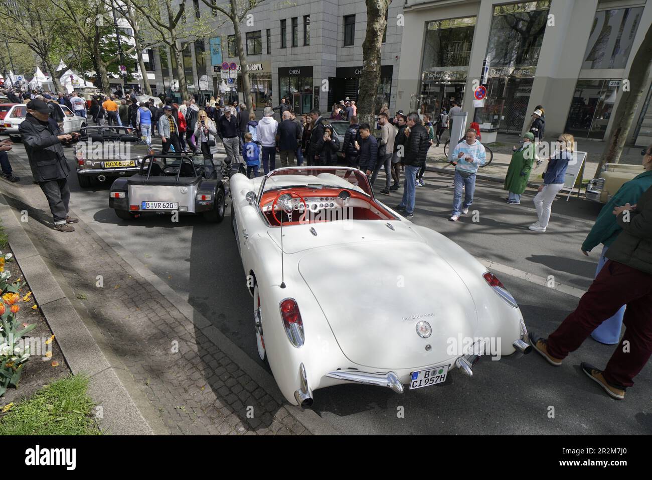 Classic Days Berlin 2023 - Oldtimer Show auf dem Kurfürstendamm in Berlin am 07.05.2023. Mehr als 2000 hochwertige klassische Fahrzeuge werden auf dem Stock Photo