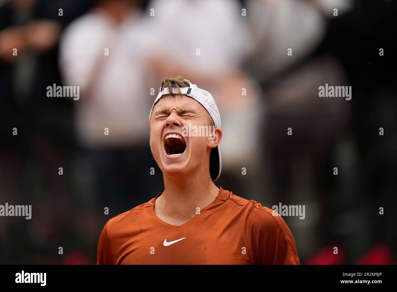 Denmark's Holger Rune celebrates after winning a semi final match against  Norway's Casper Ruud at the Italian Open tennis tournament in Rome, Italy,  Saturday, May 20, 2023. (AP Photo/Alessandra Tarantino Stock Photo 