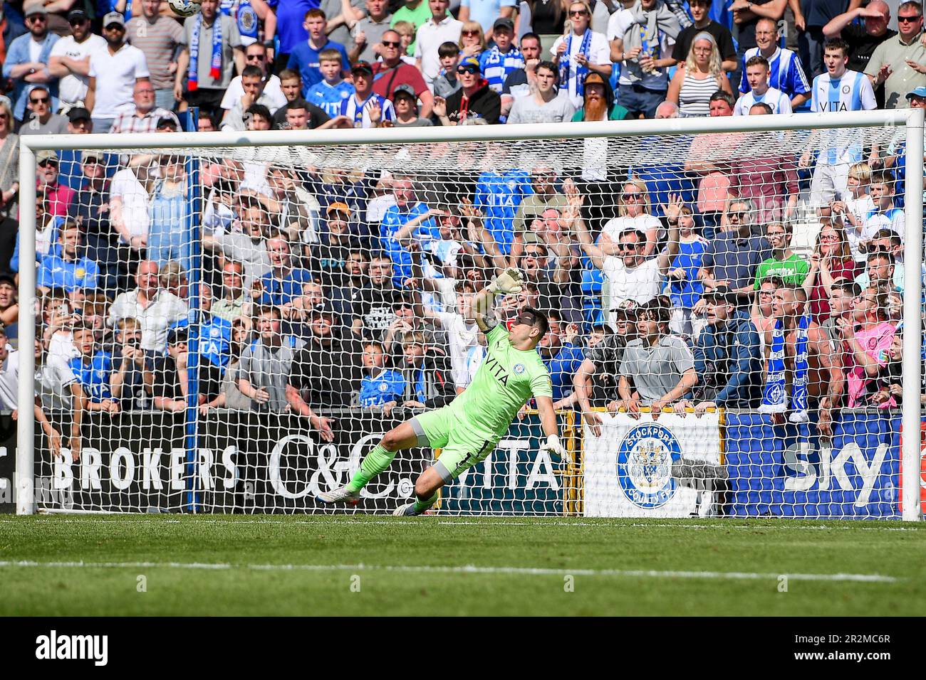 Matthew Lund #8 of Salford City misses his penalty in the penalty shoot out during the Sky Bet League 2 Play-Off match Stockport County vs Salford City at Edgeley Park Stadium, Stockport, United Kingdom, 20th May 2023  (Photo by Ben Roberts/News Images) Stock Photo