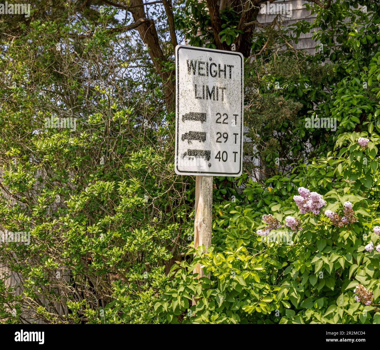 old weight limit size stating weights for trucks Stock Photo