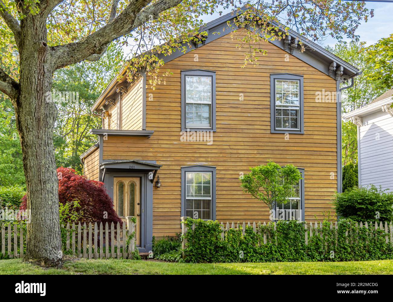 Beautiful house exterior us hi-res stock photography and images - Alamy