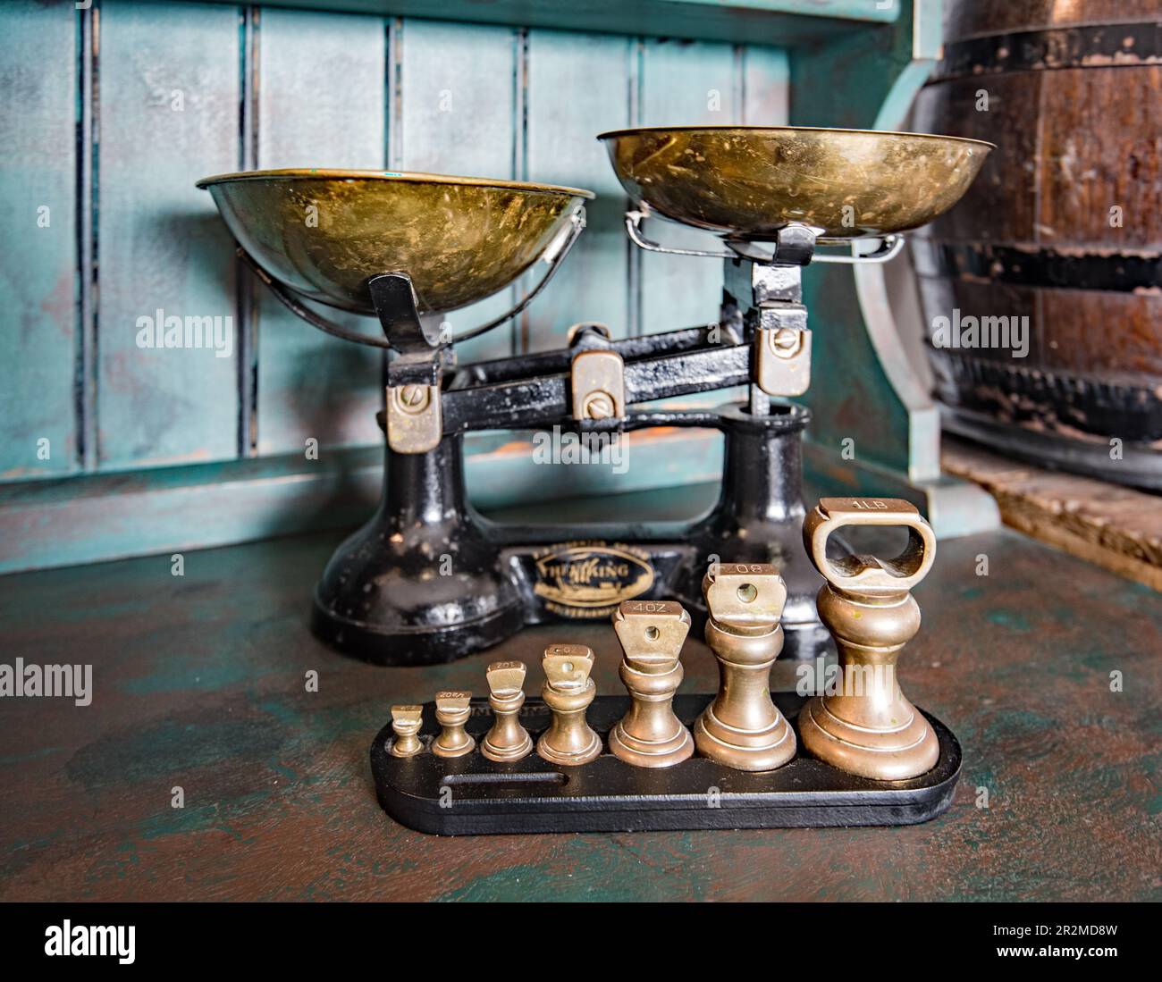 A vintage set of scales with various imperial weights showing weights