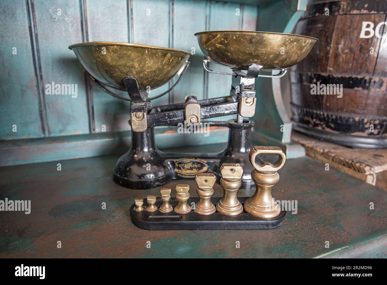 A vintage set of scales with various imperial weights showing weights