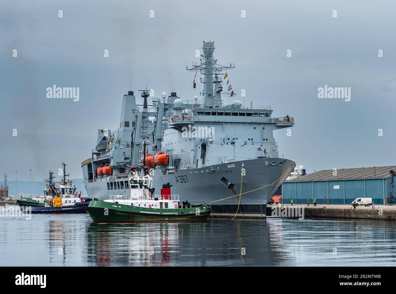 Navy tug boats hi-res stock photography and images - Alamy