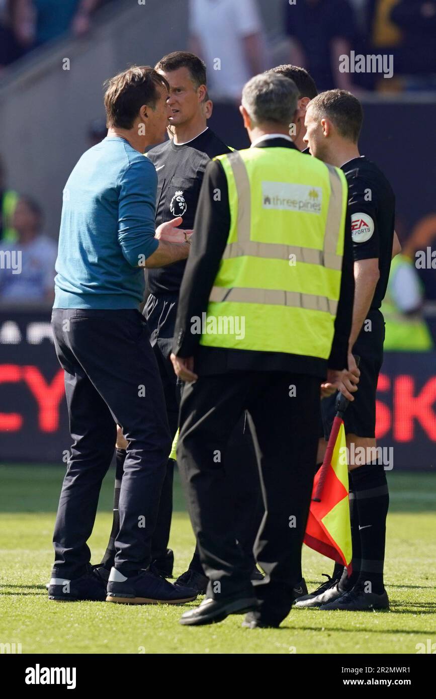 Wolverhampton, UK. 20th May, 2023. Julen Lopetegui manager of Wolverhampton Wanderers complains to the referee during the Premier League match at Molineux, Wolverhampton. Picture credit should read: Andrew Yates/Sportimage Credit: Sportimage Ltd/Alamy Live News Stock Photo