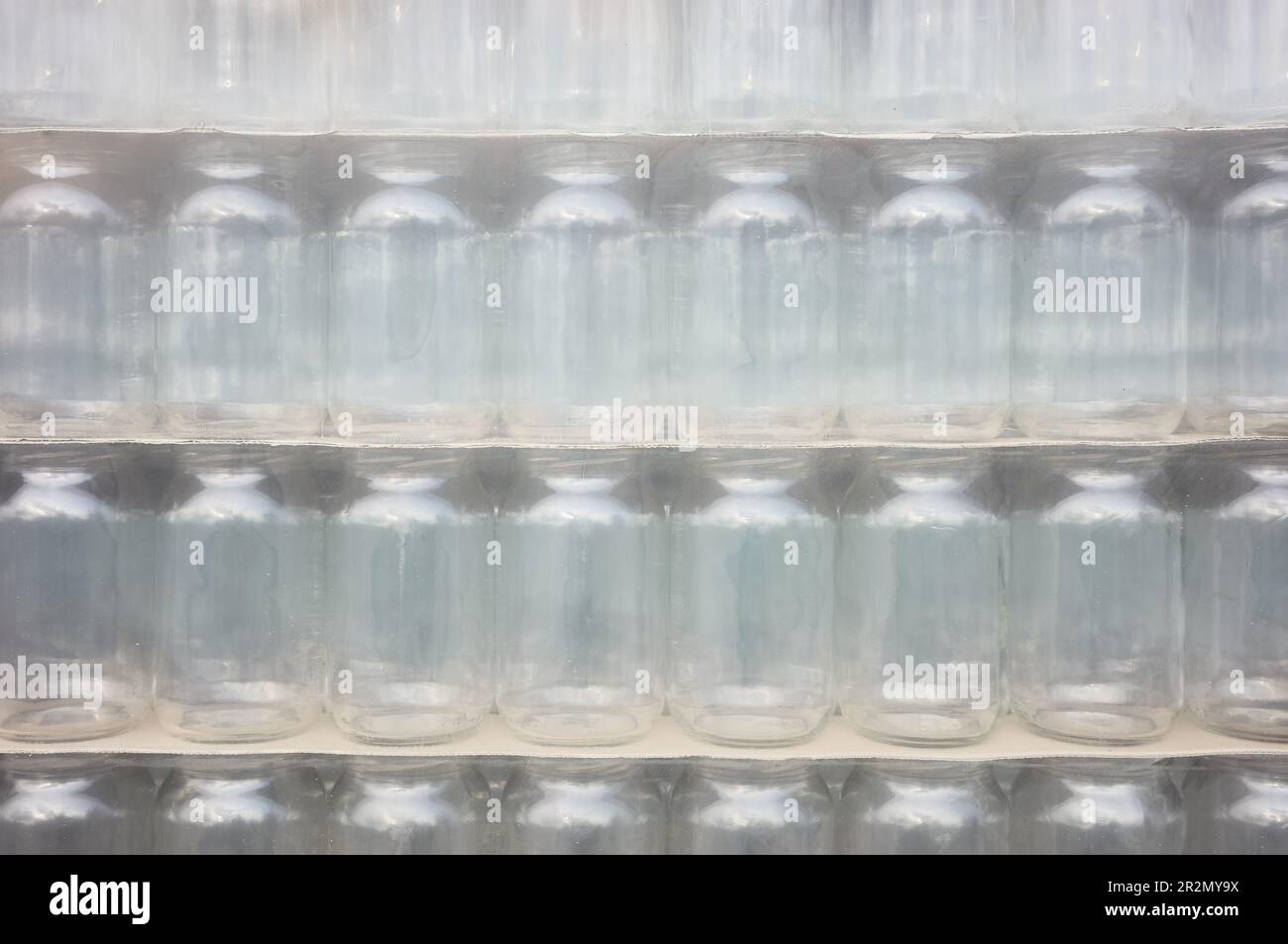 Empty jars hi-res stock photography and images - Alamy