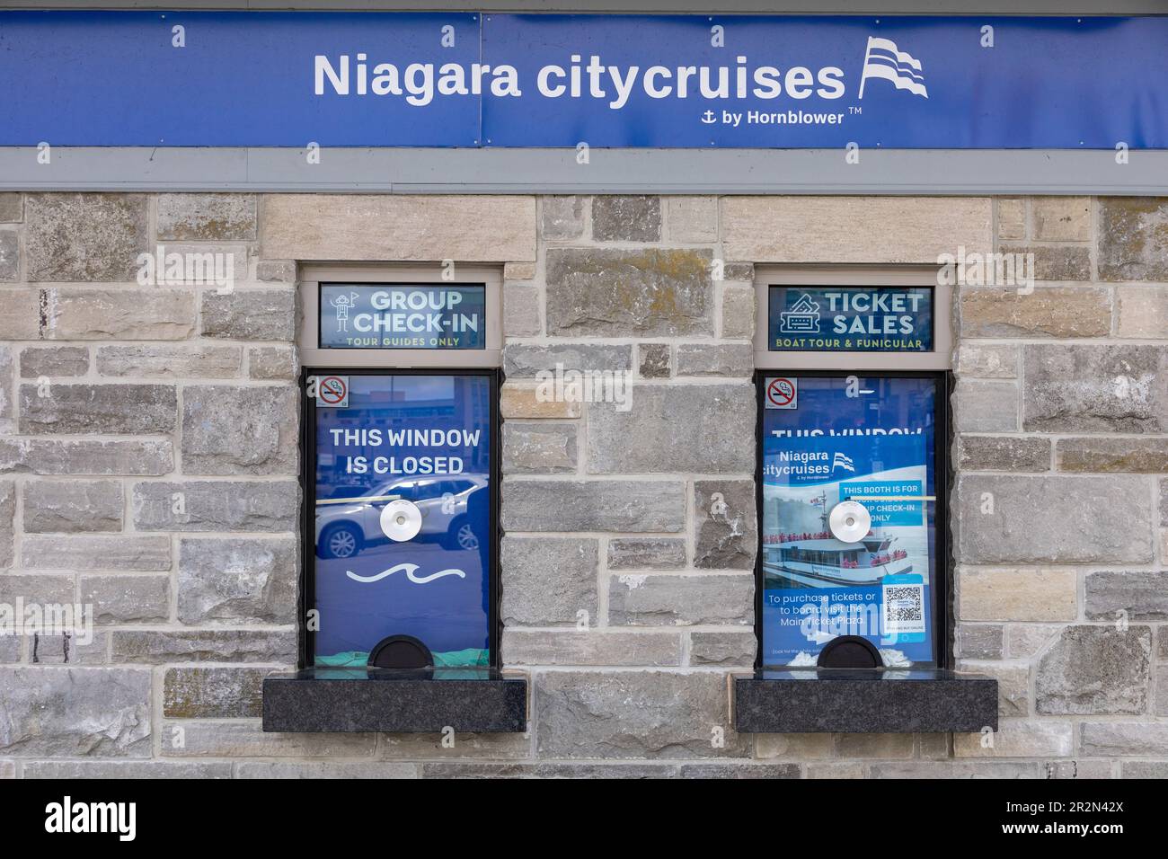 Ticket Windows For Niagara City Cruises Tourist Boats By Hornblower Company Canadian These Are the Tourist Boats To Niagara Falls Ontario Canada Stock Photo