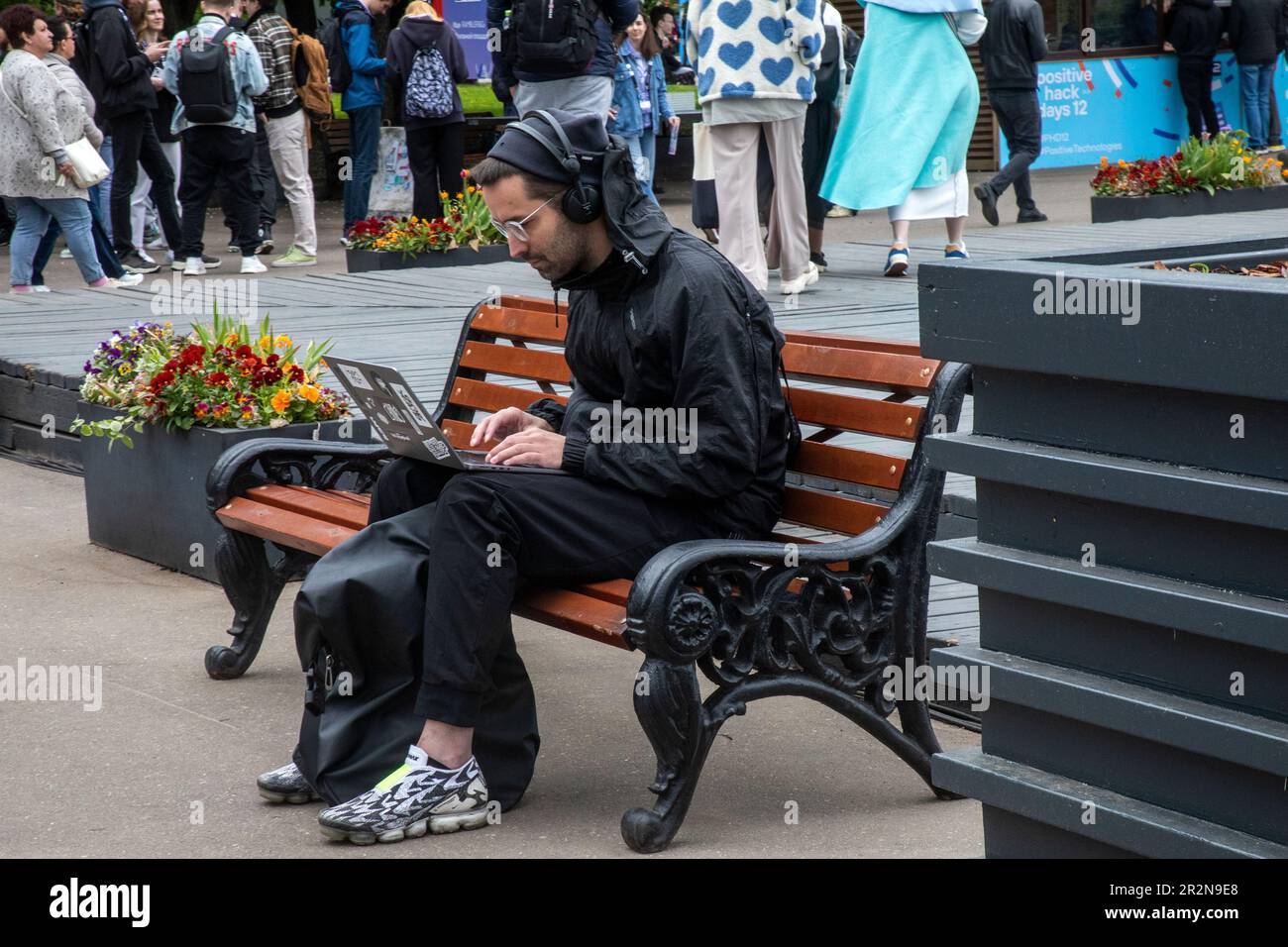 Moscow, Russia. 20th of May, 2023. A young man works at a computer on a street in Gorky Park in Moscow, Russia Stock Photo