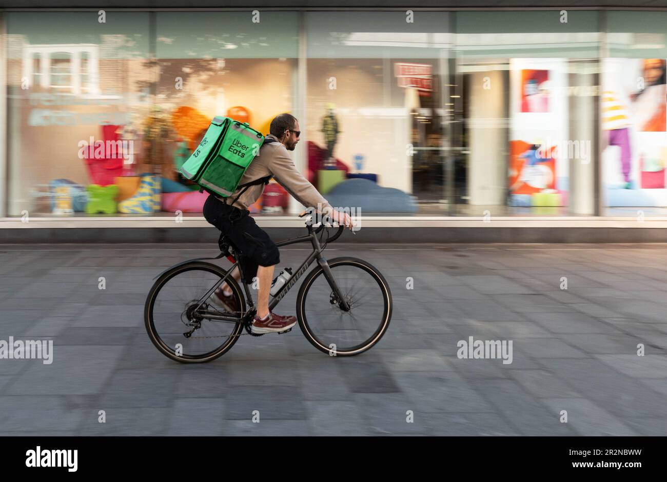 Uber Eats bike delivery man in Liverpool Stock Photo