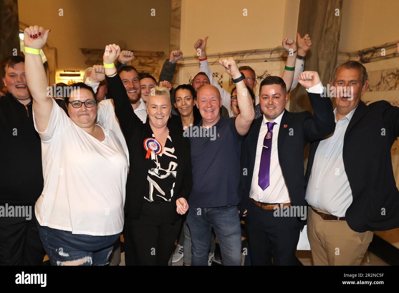 Tracy Kelly (centre left) from the Democratic Unionist Party (DUP) at Belfast City Hall during in the Northern Ireland council elections. Picture date: Saturday May 20, 2023. Stock Photo