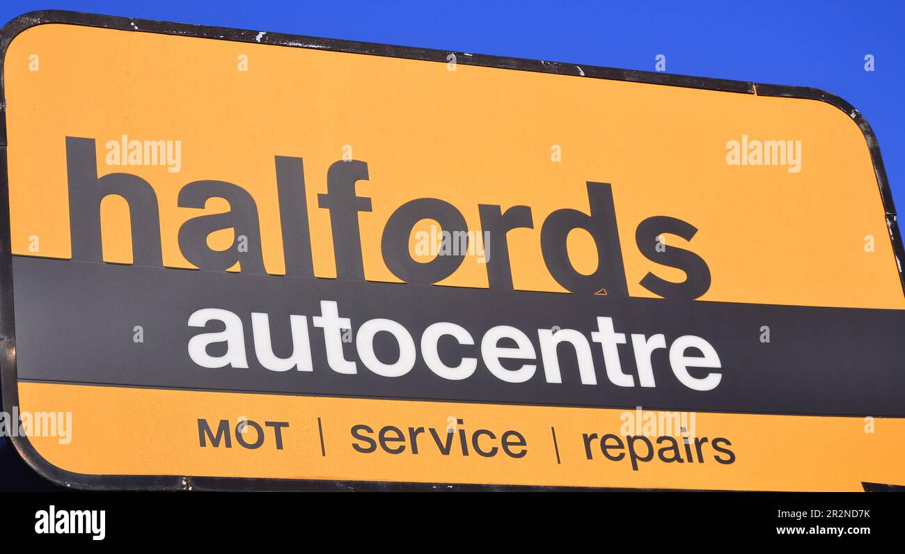 Sign 'Halfords autocentre' offering MOT's, servicing and vehicle and