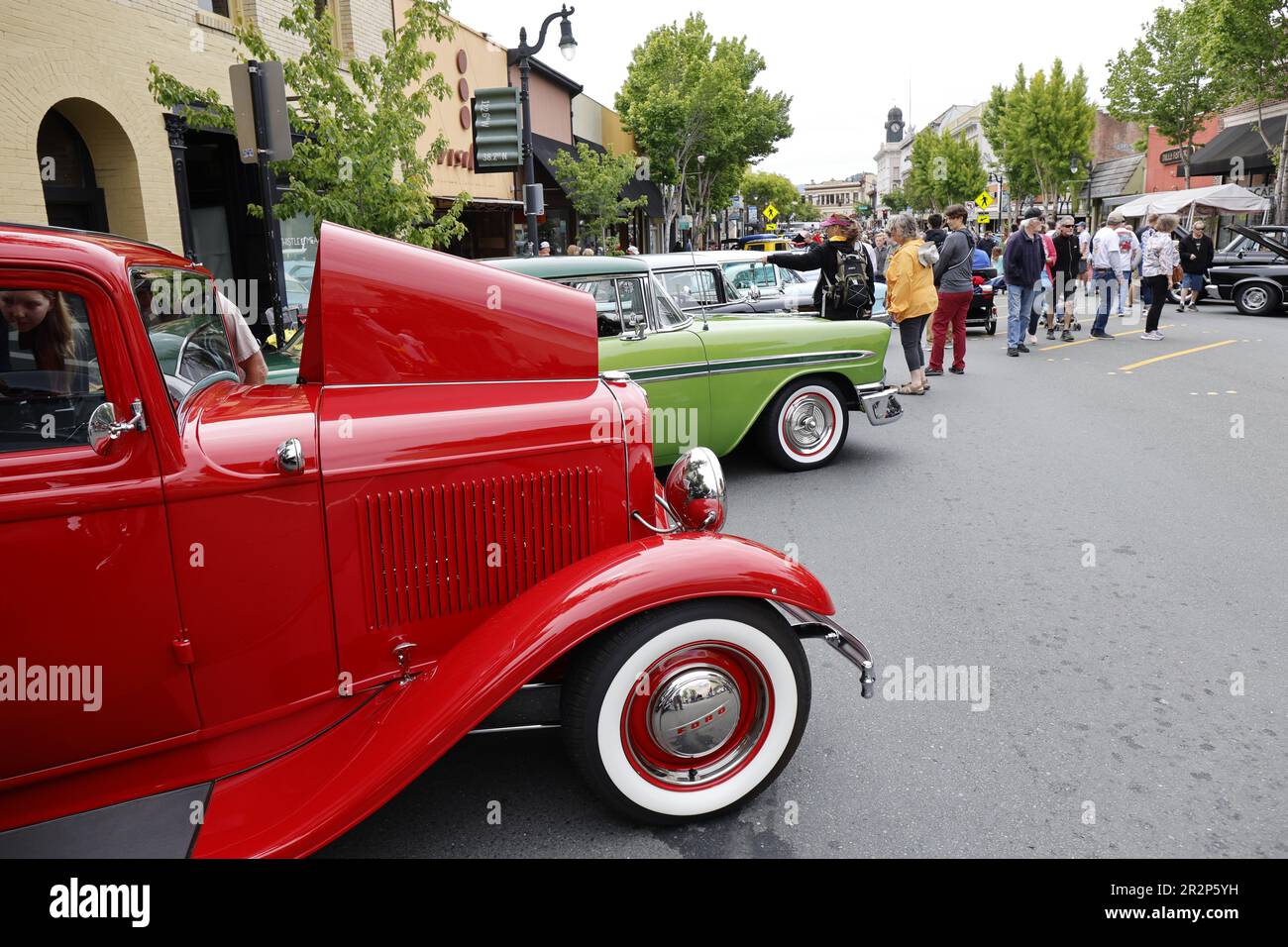 Petaluma, California, USA. 20th May, 2023. Classic American cars are displayed on the streets of Petaluma California during the annual Salute to American Graffiti movie. This year marks the 50th year since George Lucas’ coming-of-age movie American Graffiti was released. Credit: Tim Fleming/Alamy Live News Stock Photo