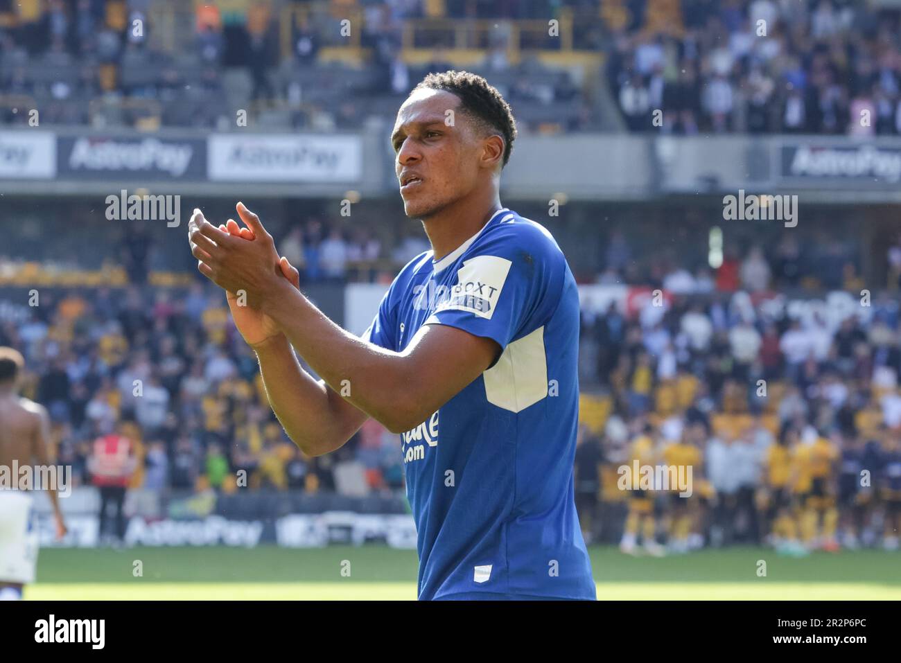 Yerry Mina of Everton applauds the fans after the Premier League match between Wolverhampton Wanderers and Everton at Molineux, Wolverhampton on Saturday 20th May 2023. (Photo: Gustavo Pantano | MI News) Credit: MI News & Sport /Alamy Live News Stock Photo