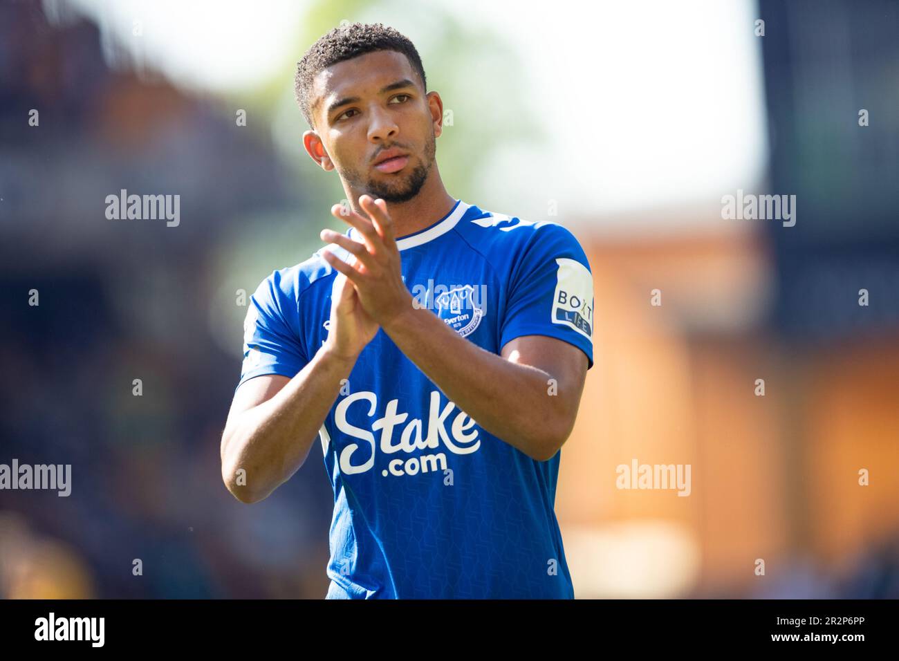 Mason Holgate of Everton applauds the fans after the Premier League match between Wolverhampton Wanderers and Everton at Molineux, Wolverhampton on Saturday 20th May 2023. (Photo: Gustavo Pantano | MI News) Credit: MI News & Sport /Alamy Live News Stock Photo