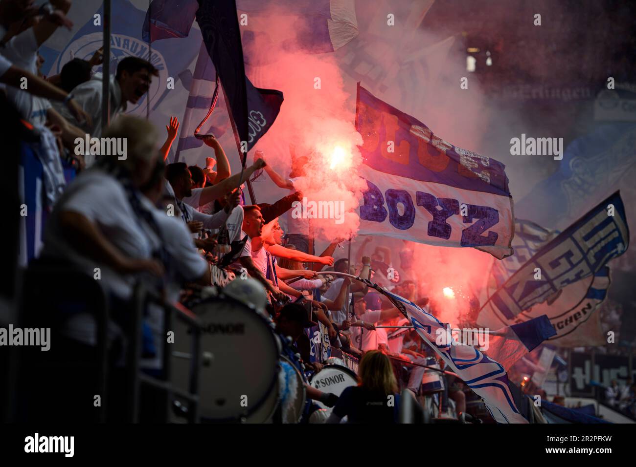 Fans from GE fire pyrotechnics, north curve, Veltins Arena, boys, ultras, ultra group, football 1st Bundesliga, 33rd matchday, FC Schalke 04 (GE) - Eintracht Frankfurt (F) 2: 2, on May 20th, 2023 in Gelsenkirchen/ Germany. #DFL regulations prohibit any use of photographs as image sequences and/or quasi-video # Stock Photo