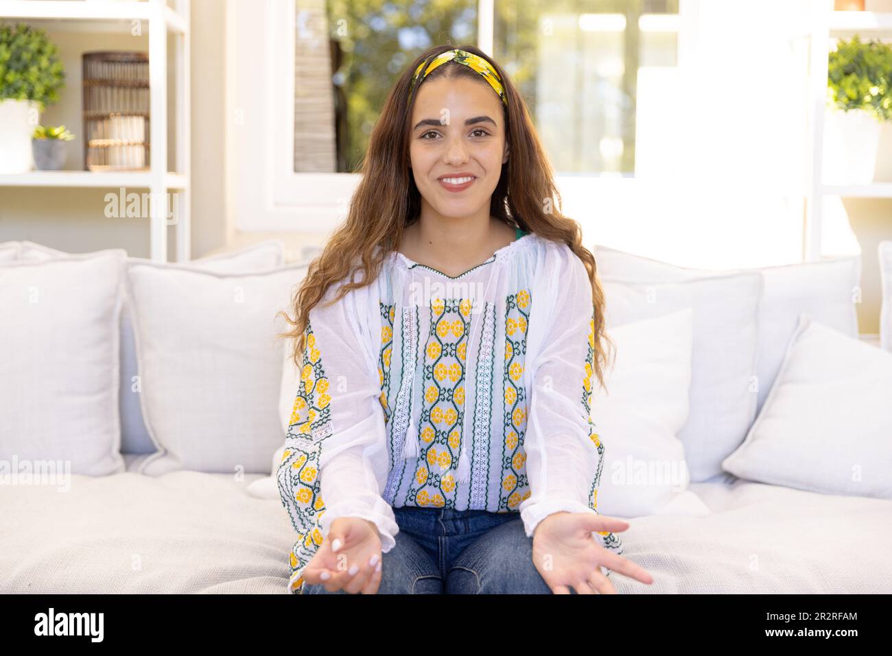 Woman smiling sitting beautiful hi-res stock photography and images - Alamy