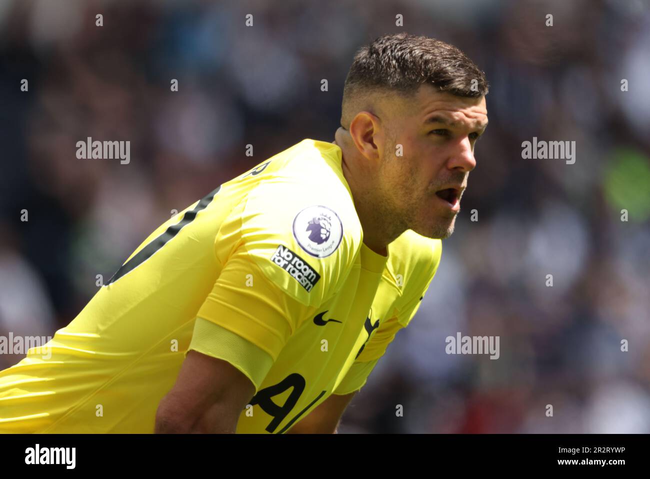 LONDON, UK - 29th Aug 2023: Andreas Pereira of Fulham FC scores his penalty  past Fraser Forster of Tottenham Hotspur in the shoot-out during the EFL  Stock Photo - Alamy