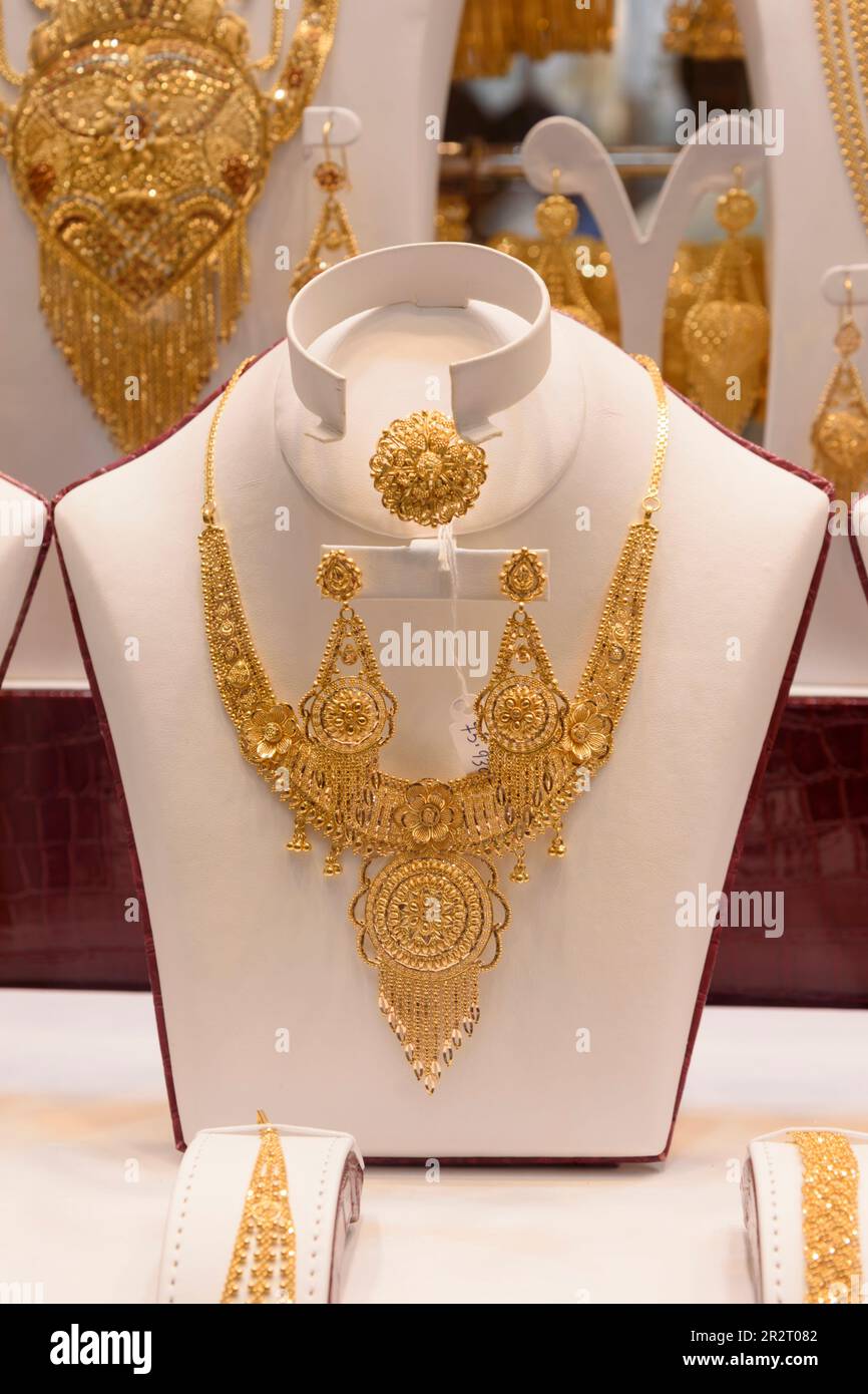 Gold necklace shops hi res stock photography and images Alamy
