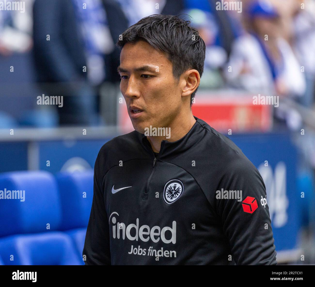 sports, football, Bundesliga, 2022/2023, FC Schalke 04 vs. SG Eintracht Frankfurt 2-2, Veltins Arena Gelsenkirchen, stand-by player on the bench, Makoto Hasebe (SGE), DFL REGULATIONS PROHIBIT ANY USE OF PHOTOGRAPHS AS IMAGE SEQUENCES AND/OR QUASI-VIDEO Stock Photo