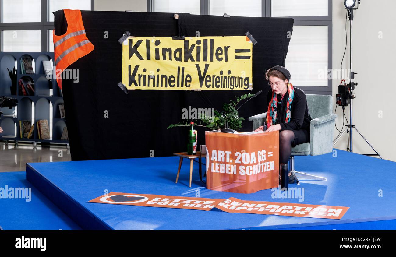 Hamburg, Germany. 21st May, 2023. A woman reads texts about non-violent resistance at a permanent reading in the foyer of the Galerie der Gegenwart of the Hamburger Kunsthalle as part of a nationwide art performance by the activist group Letzte Generation. Credit: Markus Scholz/dpa/Alamy Live News Stock Photo