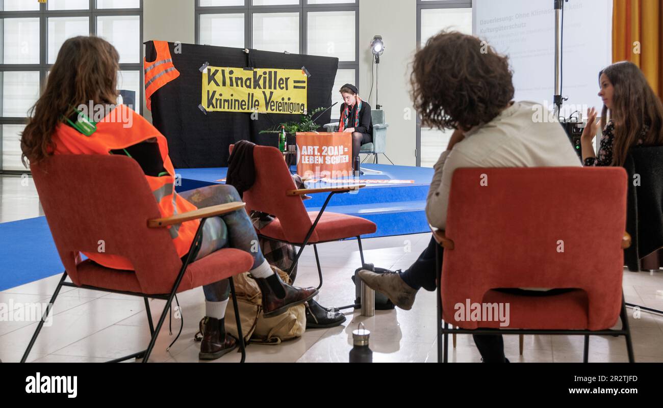 Hamburg, Germany. 21st May, 2023. A woman reads texts about non-violent resistance at a permanent reading in the foyer of the Galerie der Gegenwart of the Hamburger Kunsthalle as part of a nationwide art performance by the activist group Letzte Generation. Credit: Markus Scholz/dpa/Alamy Live News Stock Photo