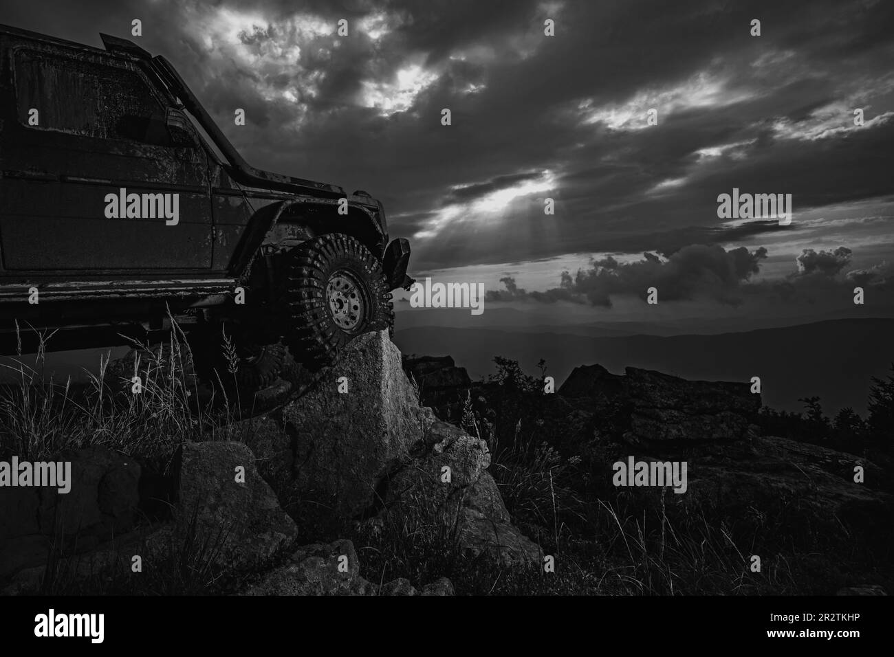 Shock absorber for off road car. Travel and racing concept for 4x4