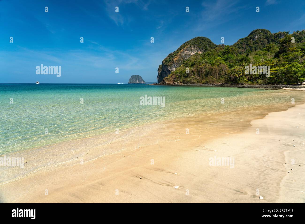 Am Strand Farang oder Charlie Beach auf der Insel Koh Mook in der Andamanensee, Thailand, Asien   |   Farang or Charlie Beach on Ko Mook, island in th Stock Photo