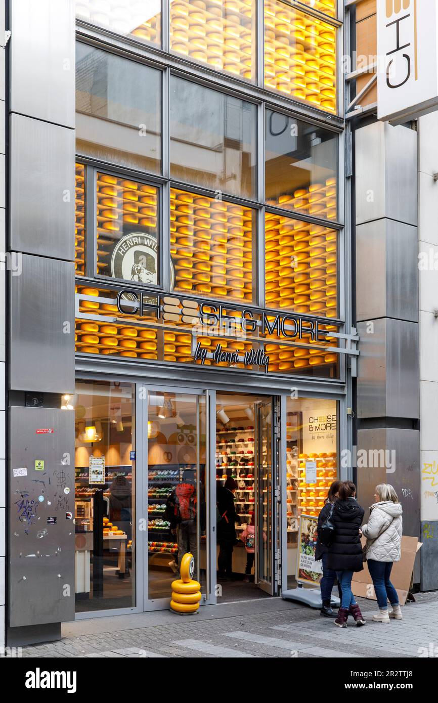 Cheese & More Store of the Dutch cheese dairy Henri Willig in the pedestrian zone Hohe Strasse