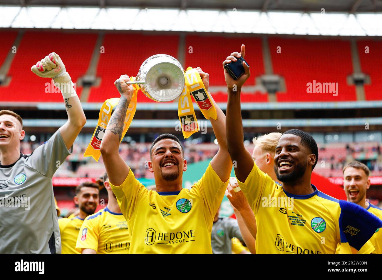 Isuzu fa vase hires stock photography and images Alamy