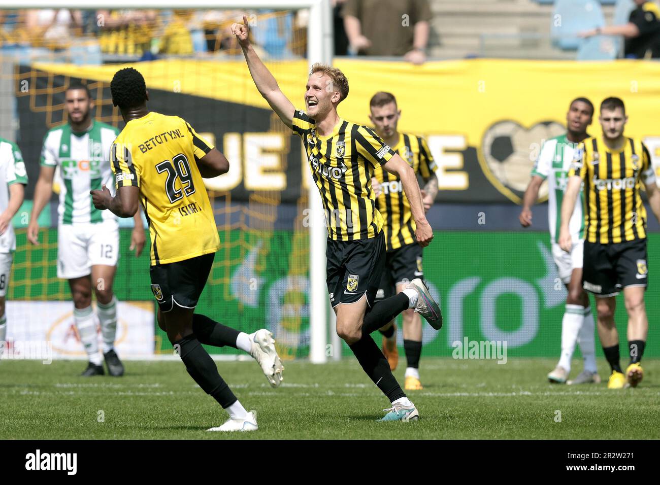 ARNHEM Melle Meulensteen of Vitesse celebrates the 20 during the