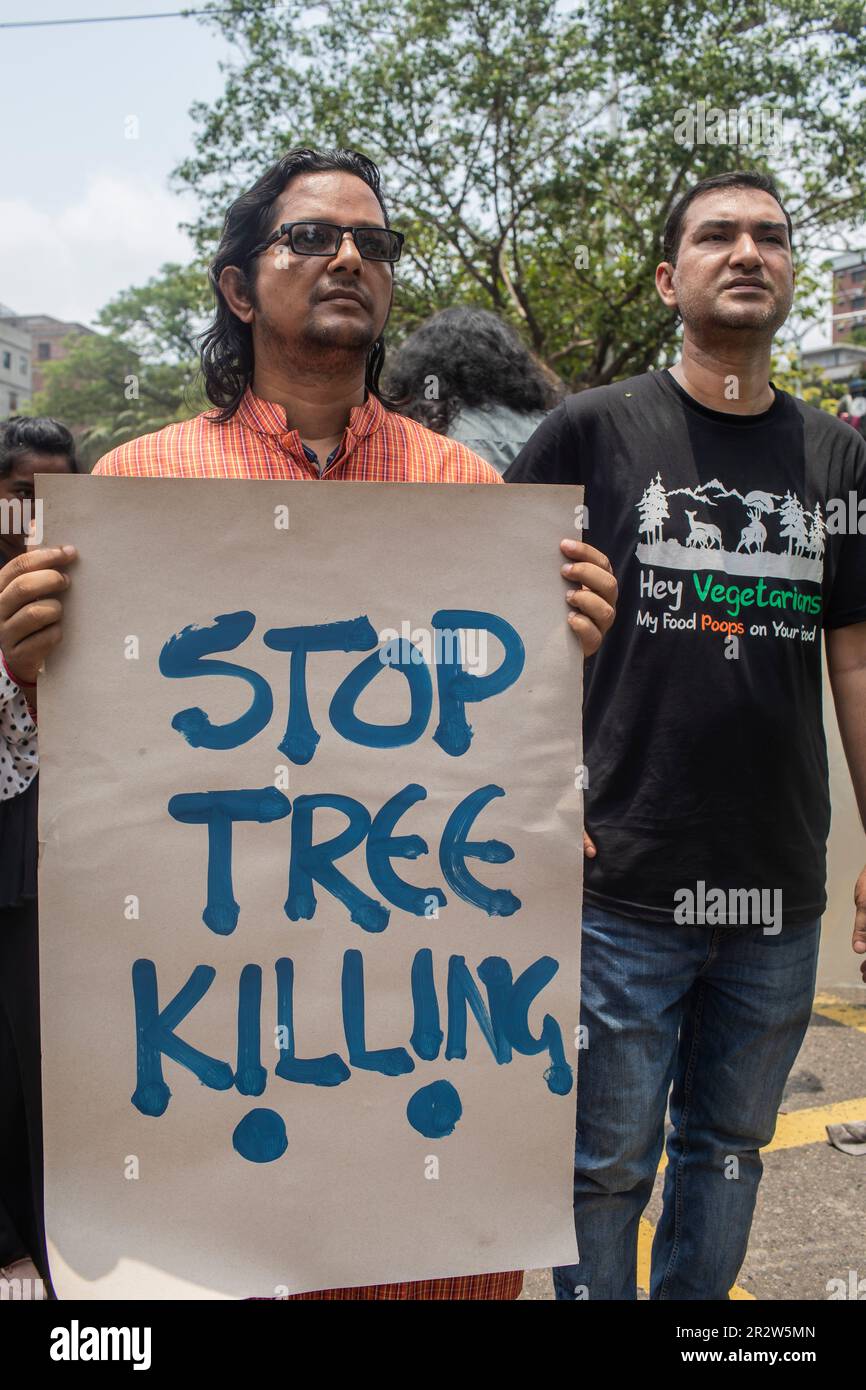 Dhaka, Bangladesh. 21st May, 2023. Protester holds a placard expressing his opinion during the demonstration. Dhaka Metropolitan Police (DMP) has blocked environmental activists - under the banner of 'Saat Masjid Sarak Gach Rakkha Andalan' - from laying siege on Dhaka South City Corporation (DSCC) protesting against the felling of trees in the name of beautification of Dhanmondi's Saat Masjid Road. Credit: SOPA Images Limited/Alamy Live News Stock Photo