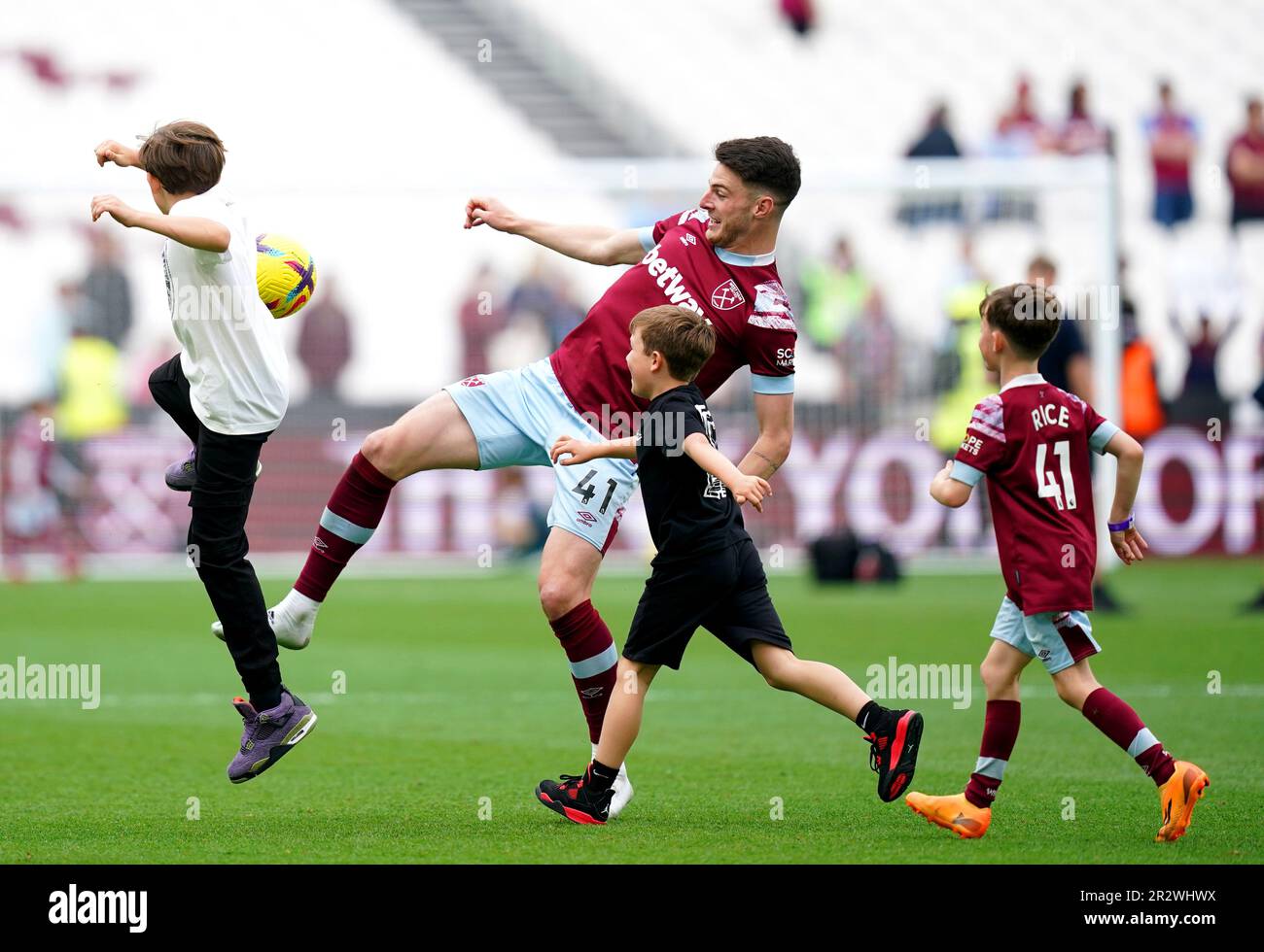 West Ham United s Declan Rice And His Family At The End Of The Premier west-ham-united-s-declan-rice-and-his-family-at-the-end-of-the-premier