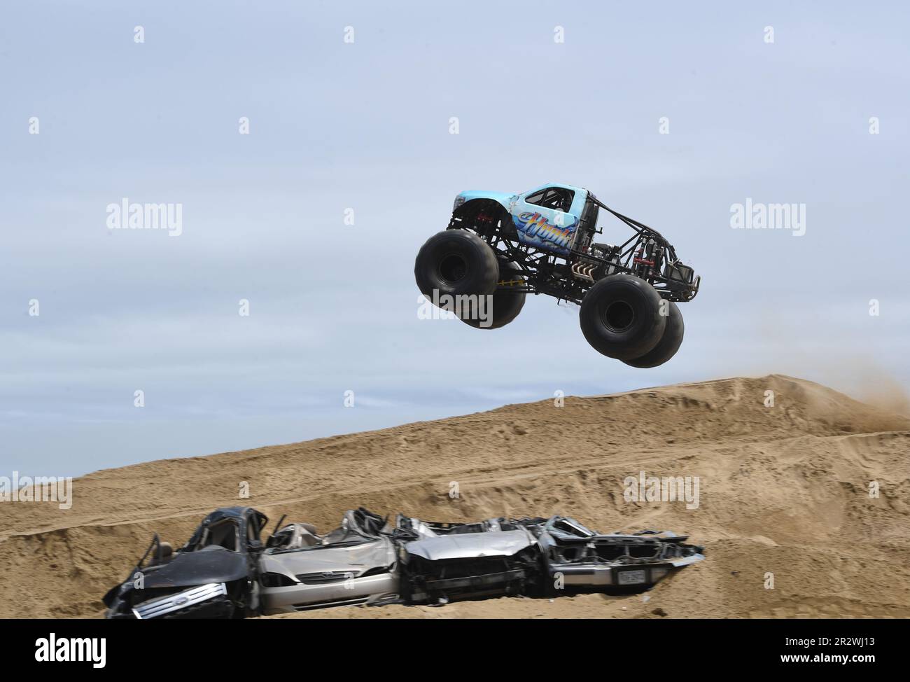 Lucas Till plays Tripp and Jane Levy plays Meredith in Monster Trucks from  Paramount Pictures. (2017 Stock Photo - Alamy