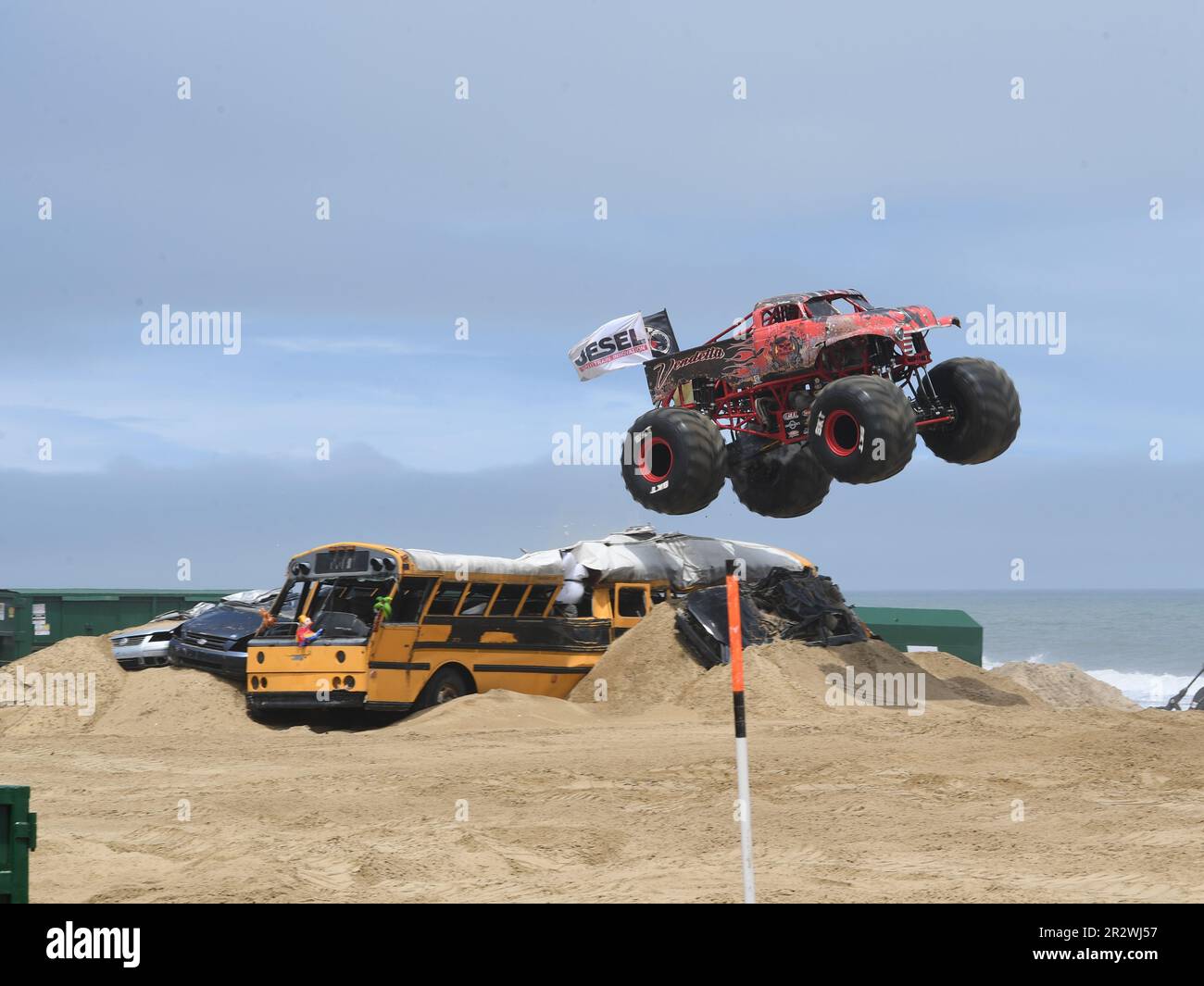 Lucas Till plays Tripp and Jane Levy plays Meredith in Monster Trucks from  Paramount Pictures. (2017 Stock Photo - Alamy