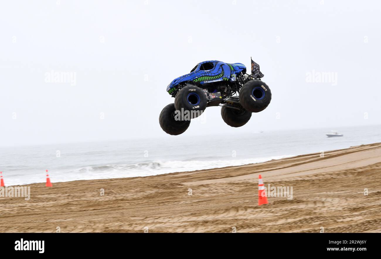 Lucas Till plays Tripp and Jane Levy plays Meredith in Monster Trucks from  Paramount Pictures. (2017 Stock Photo - Alamy